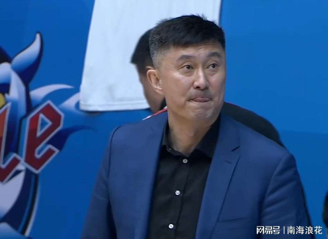 开云体育-4场连续0分！为何国家队著名射手被杜锋用成废人？球迷一针见血